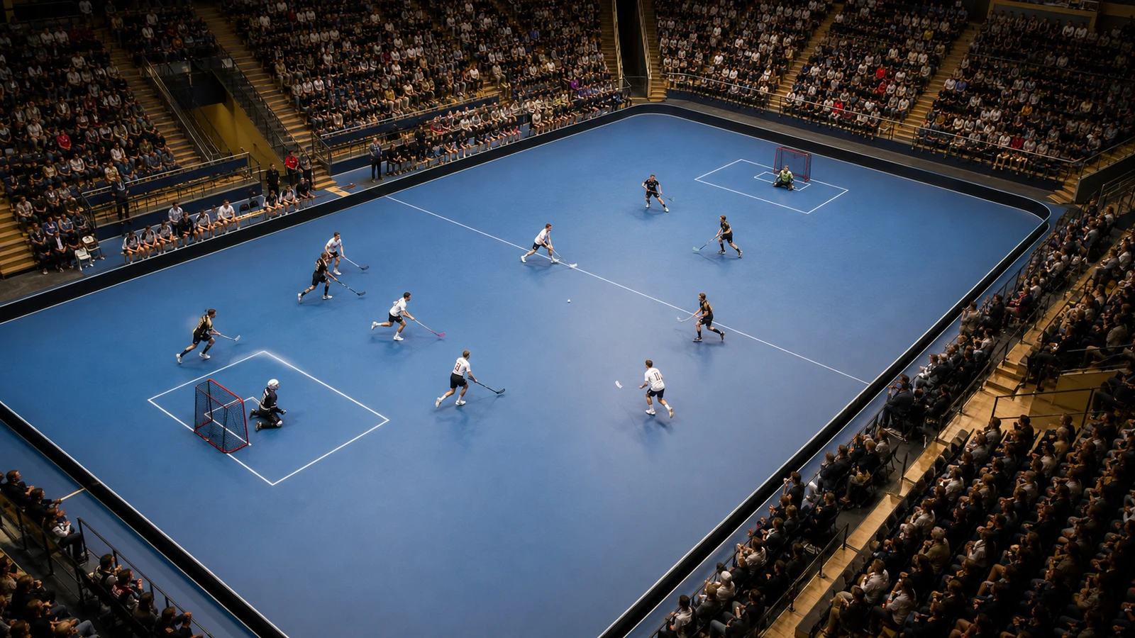 Hel innebandyplan sedd ovanifrån under en pågående match